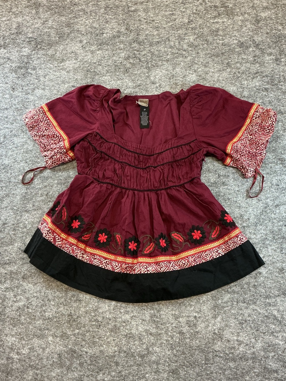 Lithe Floral Embroidered Maroon And Black Short Sleeve Blouse Size 0 B15